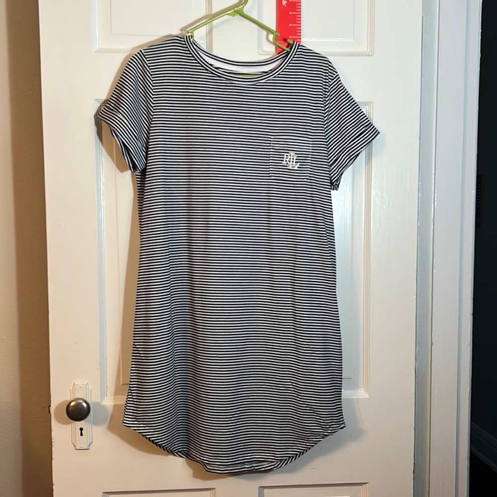 Navy & White T-shirt Sleep Wear 60% Cotten 40% Polyester. NWOT